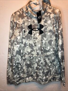 Under Armour Men’s Gray & White Camo Turtleneck Pullover